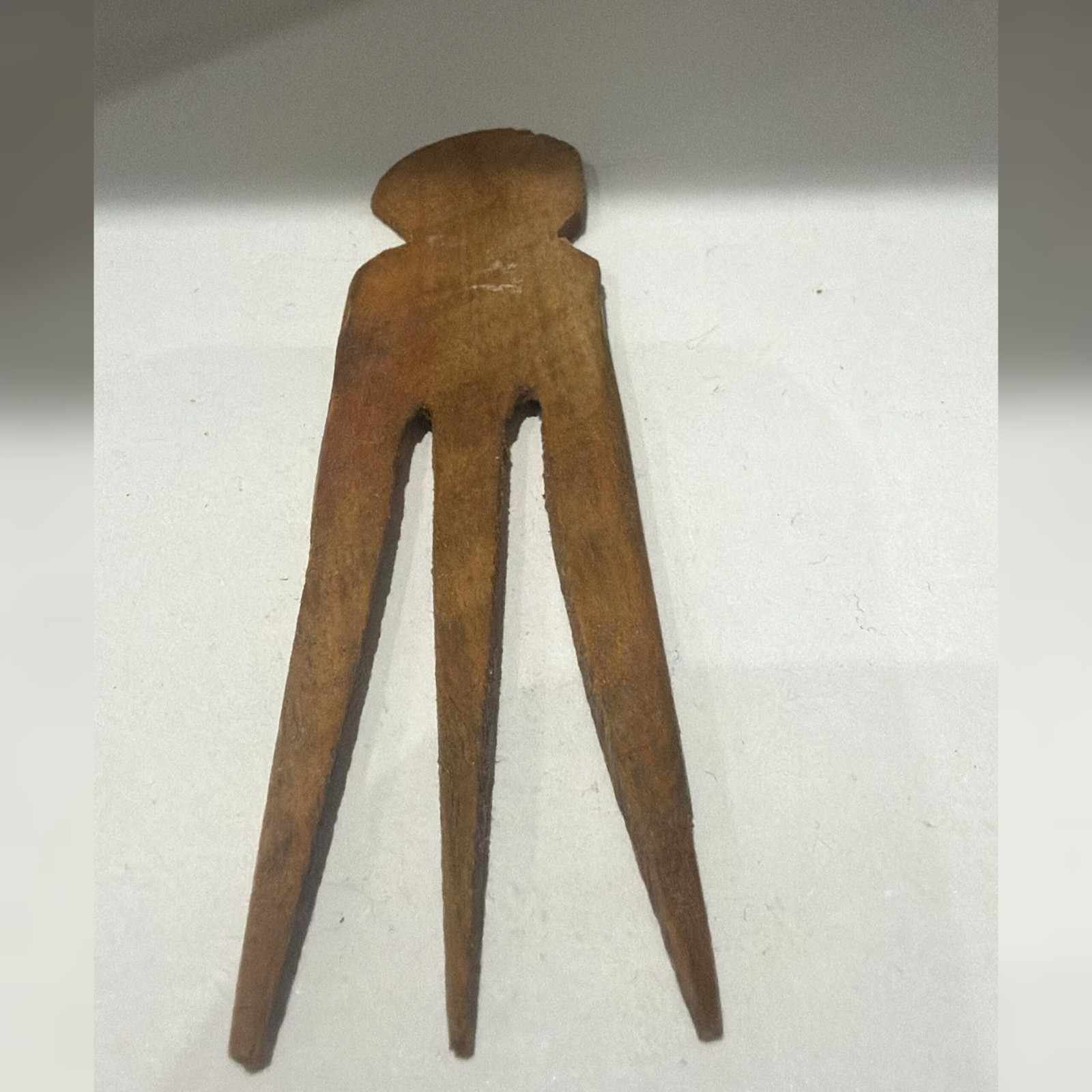 African Wooden Cutting Comb